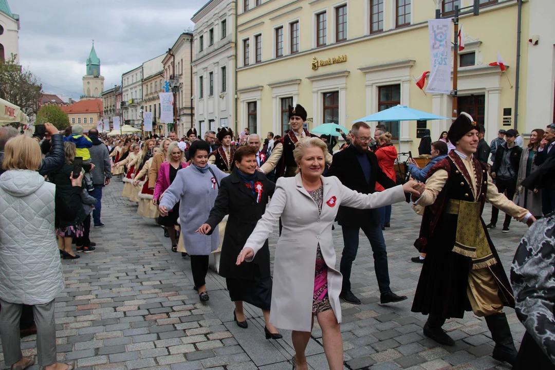 Obchody 3 maja w Lublinie. Mieszkańcy zatańczyli wspólnie Poloneza