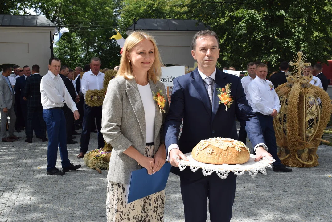 Msza i korowód dożynkowy w Sernikach