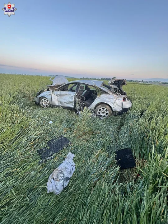 Lubelskie: Dachował i wypadł z Audi. Znaleźli go, gdy spał w zbożu