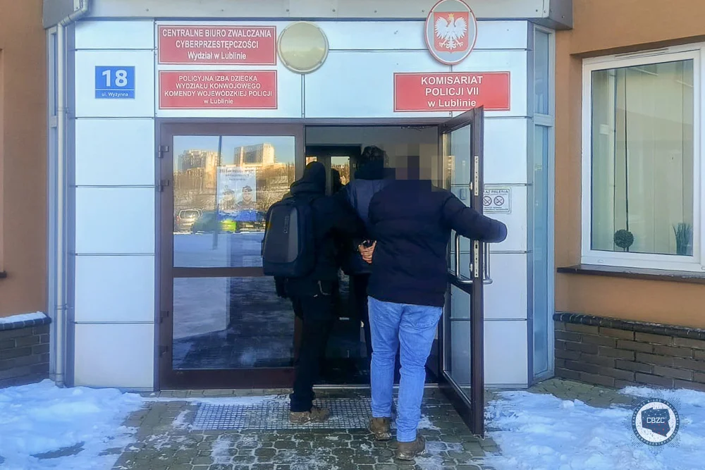 Lubelscy policjanci rozbili gang podszywający się pod pracowników banków [WIDEO] - Zdjęcie główne