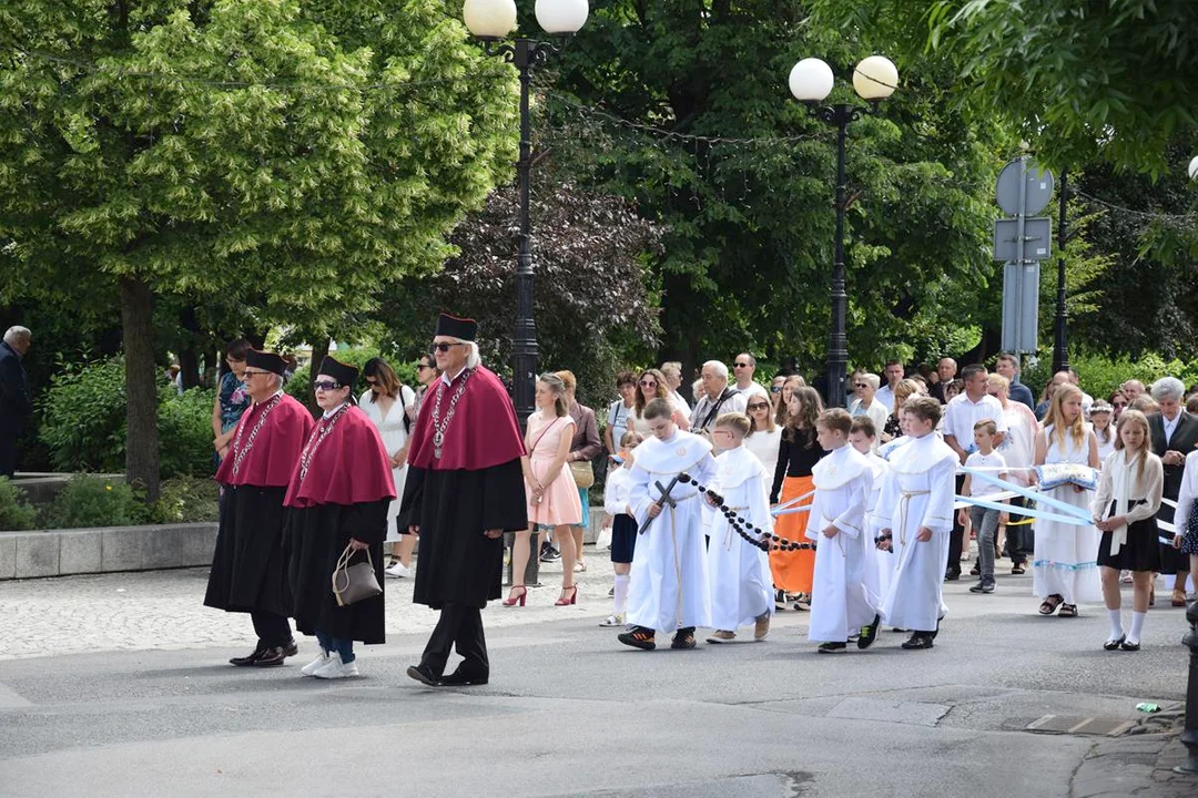 Biała Podlaska: Procesja Bożego Ciała na placu Wolności