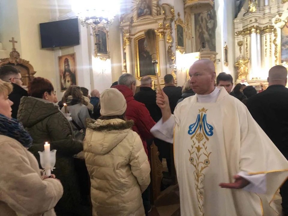 Święto Matki Bożej Gromnicznej w Biłgoraju. Poświęcenie świec w parafii (foto) - Zdjęcie główne