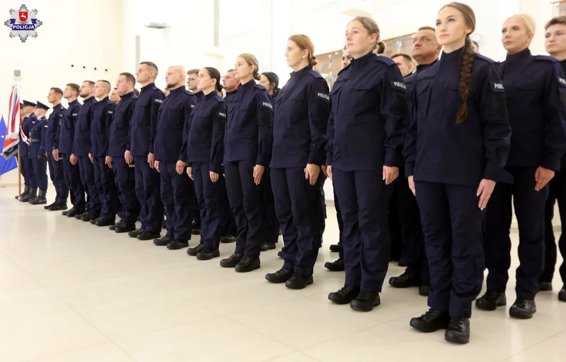 Nowi policjanci w lubelskim garnizonie. Złożyli już ślubowanie