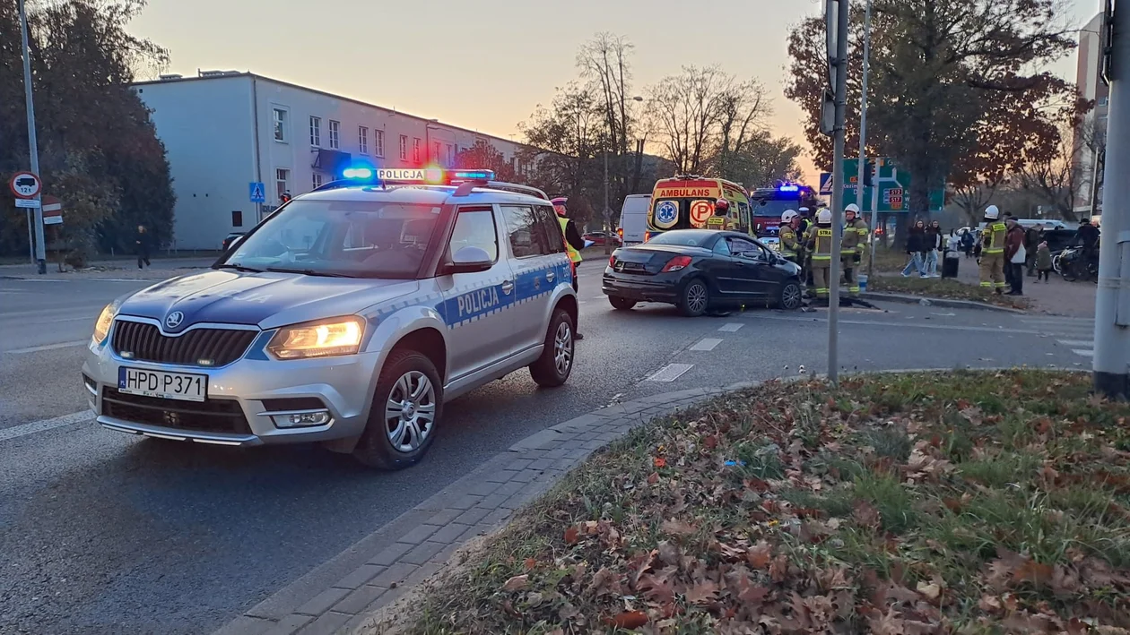 Zderzenie samochodów w centrum Puław. Są utrudnienia - Zdjęcie główne