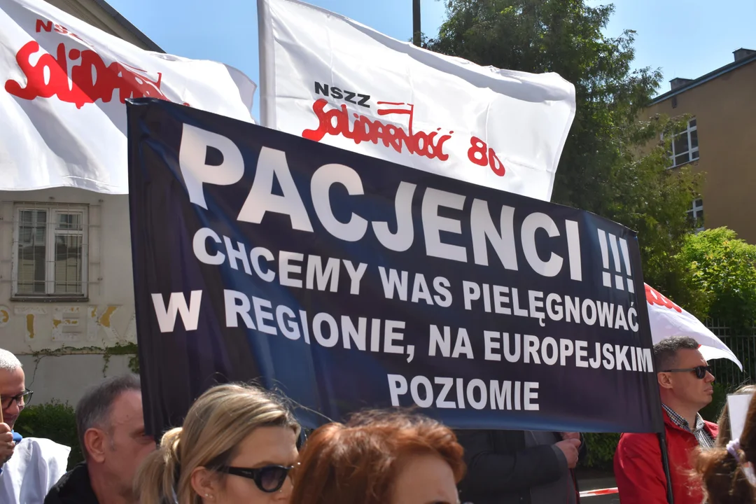 Manifestacja pracowników największego szpitala na Lubelszczyźnie