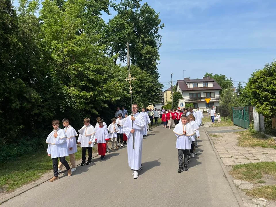 Procesja Bożego Ciała w parafii Matki Kościoła w Łukowie