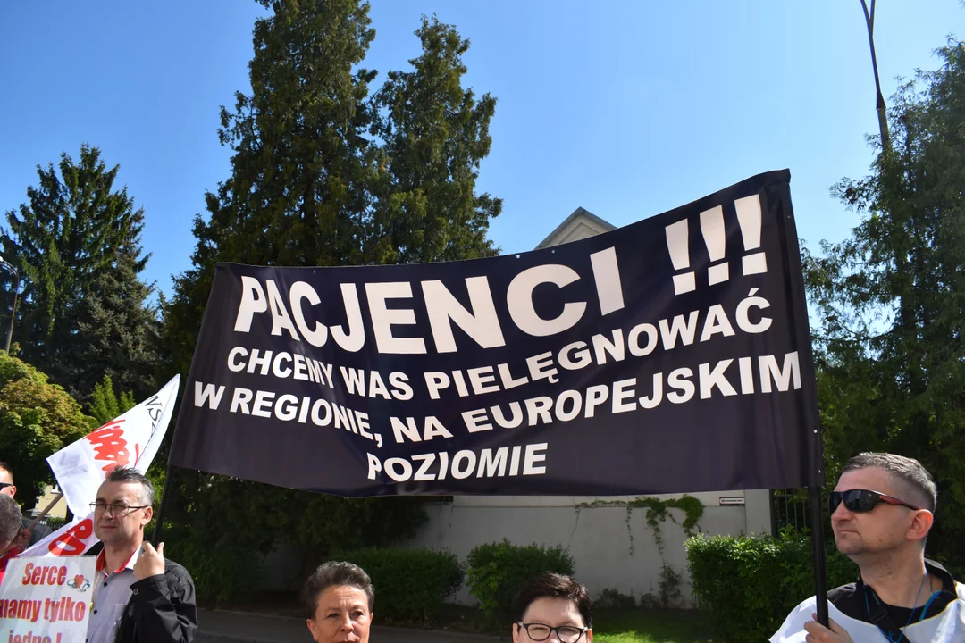 Manifestacja pracowników największego szpitala na Lubelszczyźnie