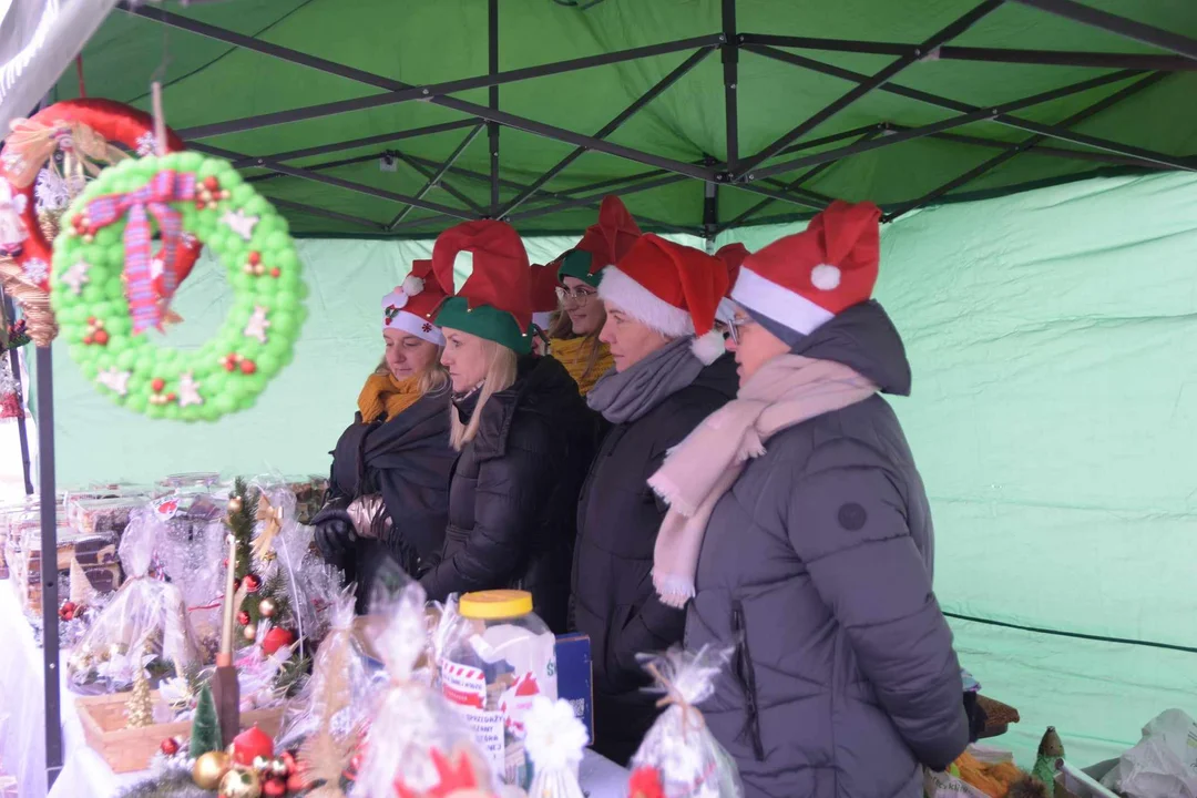 Koło Gospodyń Wiejskich w Zimnej Wodzie zaprosiło na kiermasz świąteczny na pomoc Marcie Ochnik