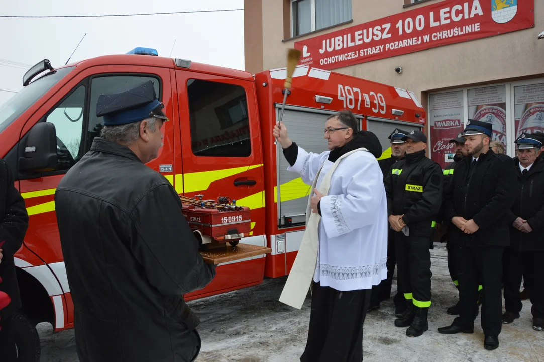 Uroczystość przekazania samochodu strazackiego dla OSP w Chruślinie