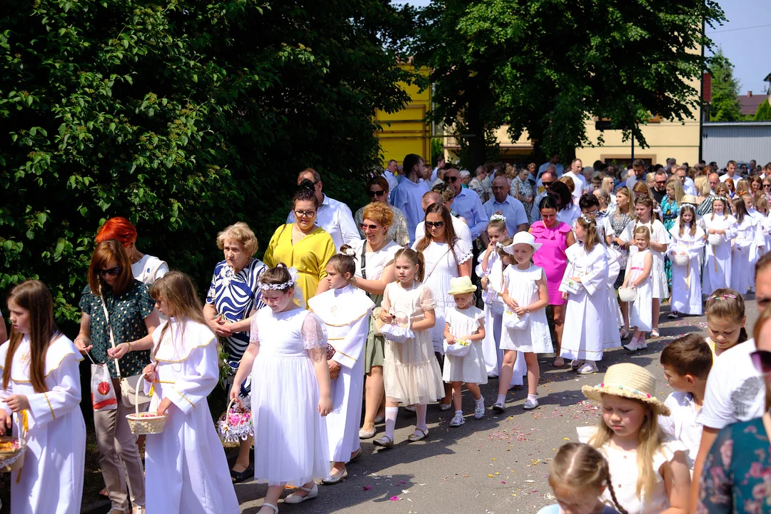 Procesja Bożego Ciała w parafii Matki Kościoła w Łukowie