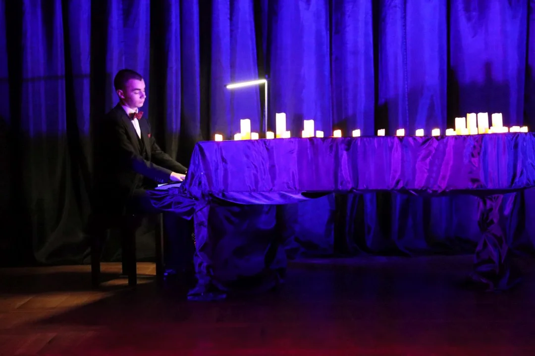 Muzyczny wieczór pełen talentów w ZSO w Dęblinie (zdjęcia)