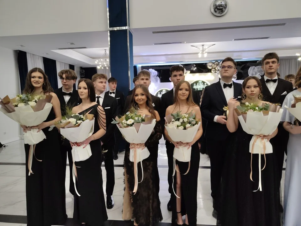 Maturzyści z  "Medyka" bawili się do białego rana! A za 100 dni matura! (zdjęcia cz.I) - Zdjęcie główne