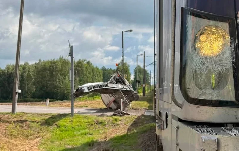 Zderzył się z pociągiem i odszedł. Policjanci ustalili już, kim jest operator - Zdjęcie główne