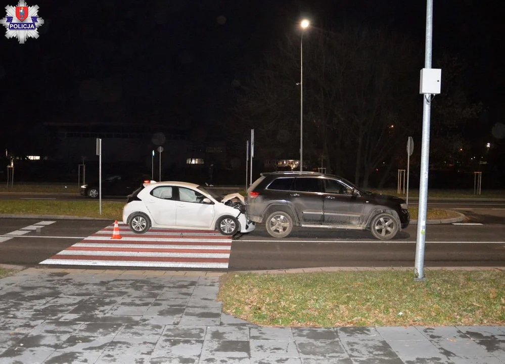 Zamość: Jeep potrącił pieszą na pasach. W auto wjechał jeszcze inny samochód - Zdjęcie główne