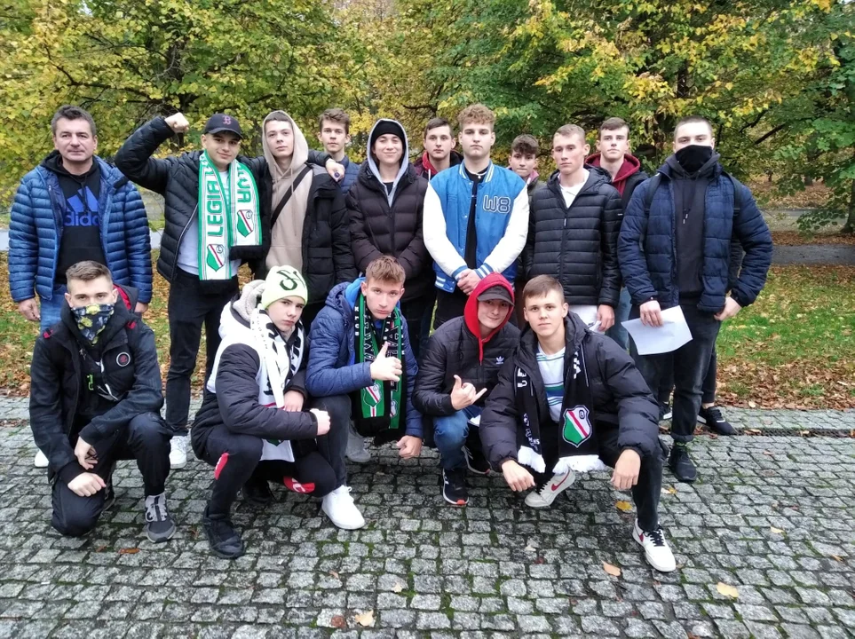 Uczniowie ze Stoczka kibicowali w Warszawie (zdjęcia) Na meczu Ekstraklasy Legia Warszawa-Pogoń Szczecin