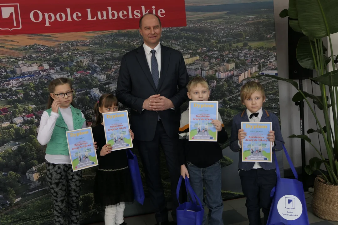 Opole Lubelskie: Bezpieczna droga do szkoły - konkurs plastyczny