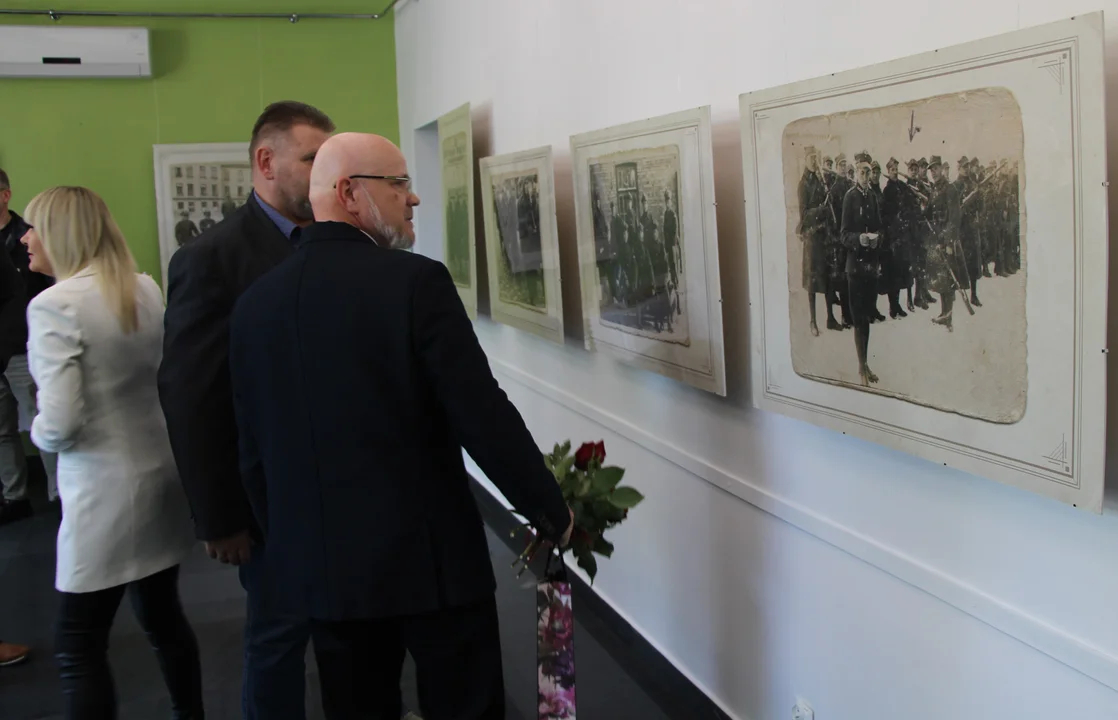 Żołnierze z lat trzydziestych na wystawie w Lubartowskim Ośrodku Kultury (zdjęcia) - Zdjęcie główne