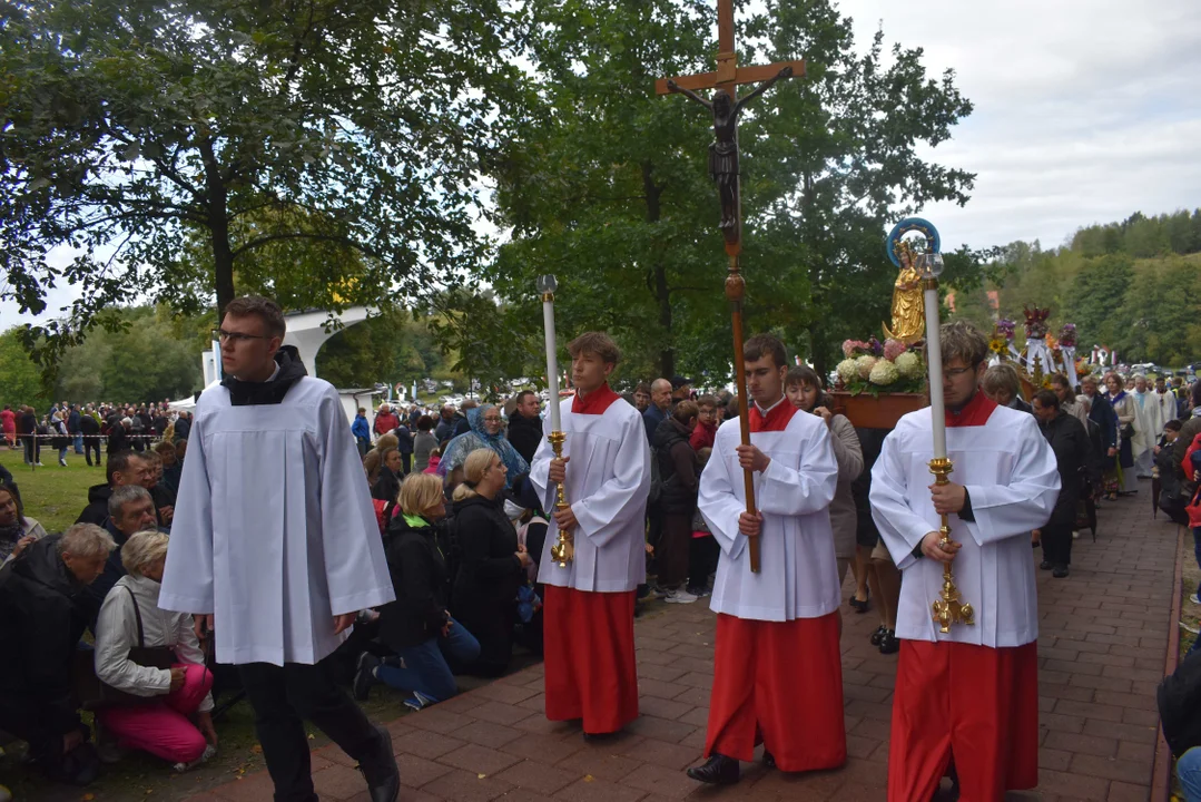 Wąwolnica: Deszcz nie zniechęcił pielgrzymów. Tłumy na uroczystościach maryjnych (zdjęcia) - Zdjęcie główne