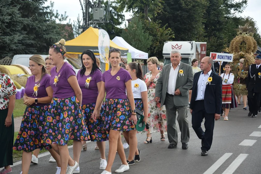 Dożynki Powiatowe w Drelowie 2023. Korowód i prezentacja wieńców