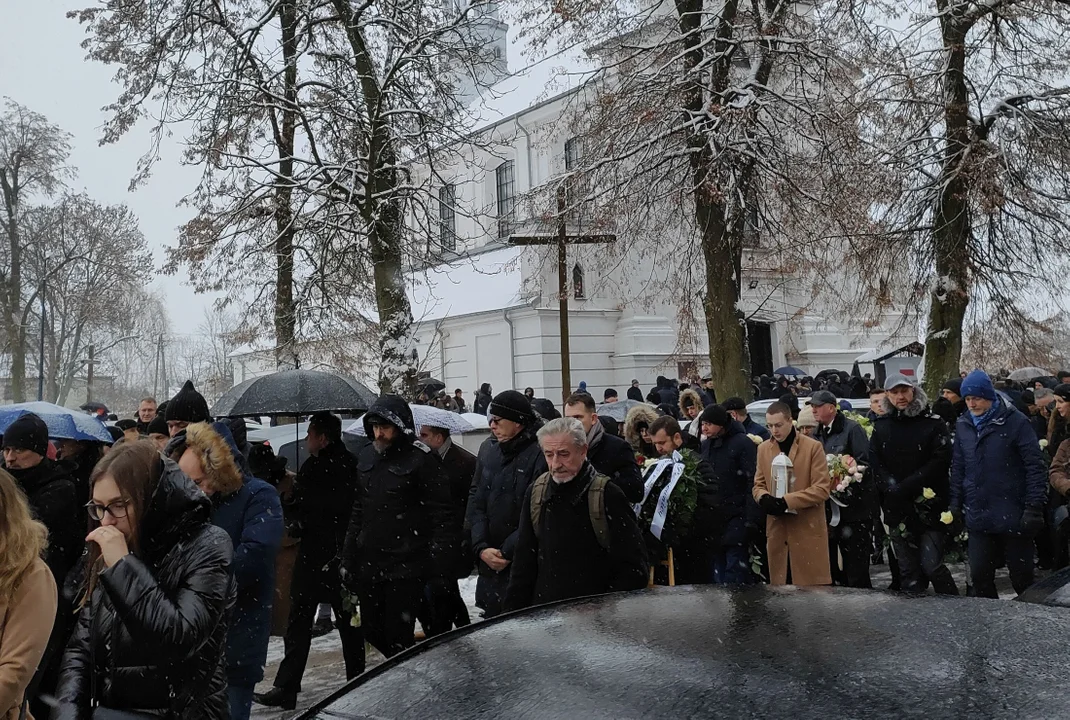 Tłumy pożegnały zamordowaną komornik z Łukowa.  Dziś w Adamowie odbył  się pogrzeb śp. Ewy Kochańskiej