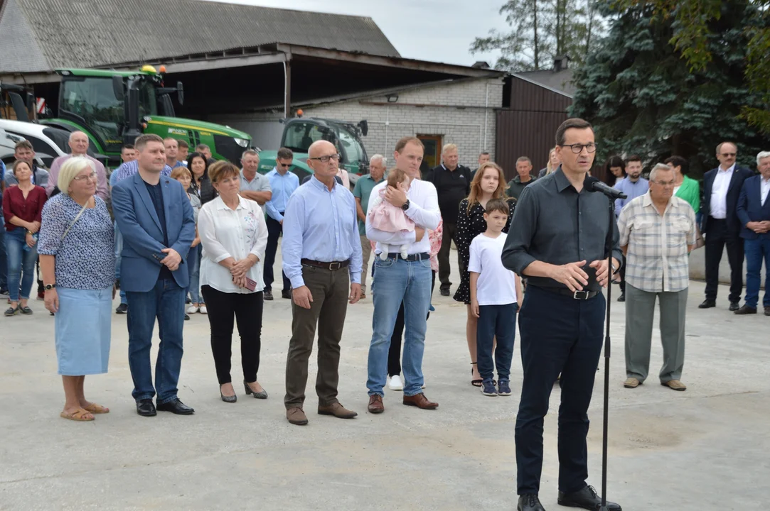 Wizyta premiera Mateusza Morawieckiego w Dębie w gm. Kurów