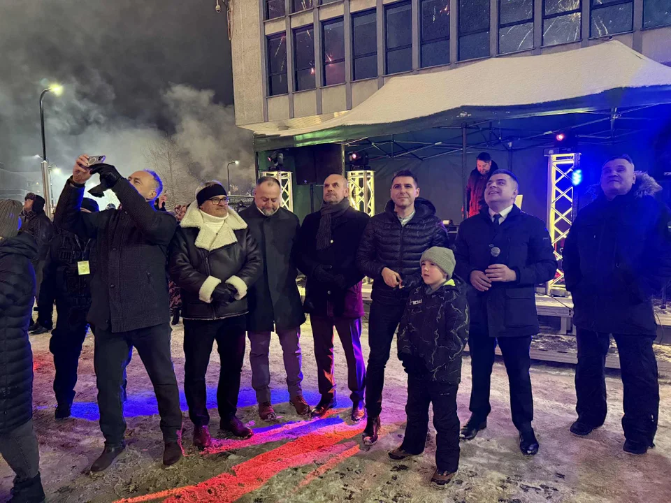 Mieszkańcy Puławy wspólnie powitali Nowy Rok (zdjęcia) - Zdjęcie główne