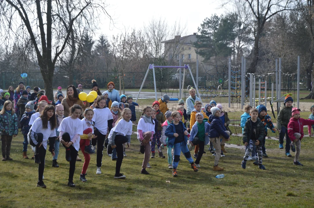 Otwarcie ogrodu sensorycznego i plac zabaw w SP nr 4 im. Mikołaja Kopernika w Puławach