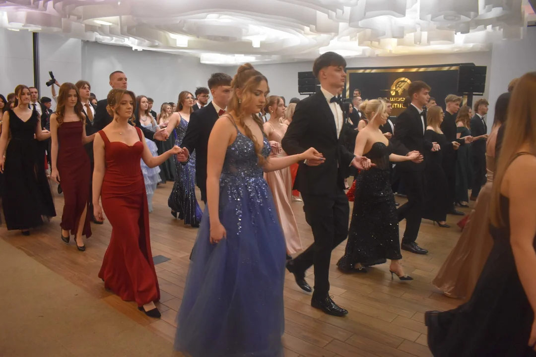 Studniówka Państwowych Szkół Budownictwa i Geodezji w Lublinie. Tak bawią się maturzyści "Budowlanki" [FOTO] - Zdjęcie główne