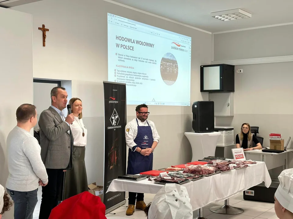 Tatar, burgery, steki - uczniowie z „Warszawskiej” przyrządzili wołowinę