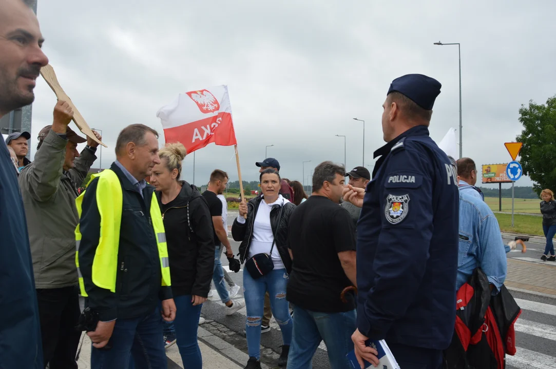 Protest producentów malin w Opolu Lubelskim. Dzień drugi