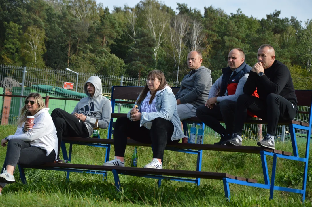 Kibice na meczu KKS Orły II Kazimierz - Stacja Nałęczów