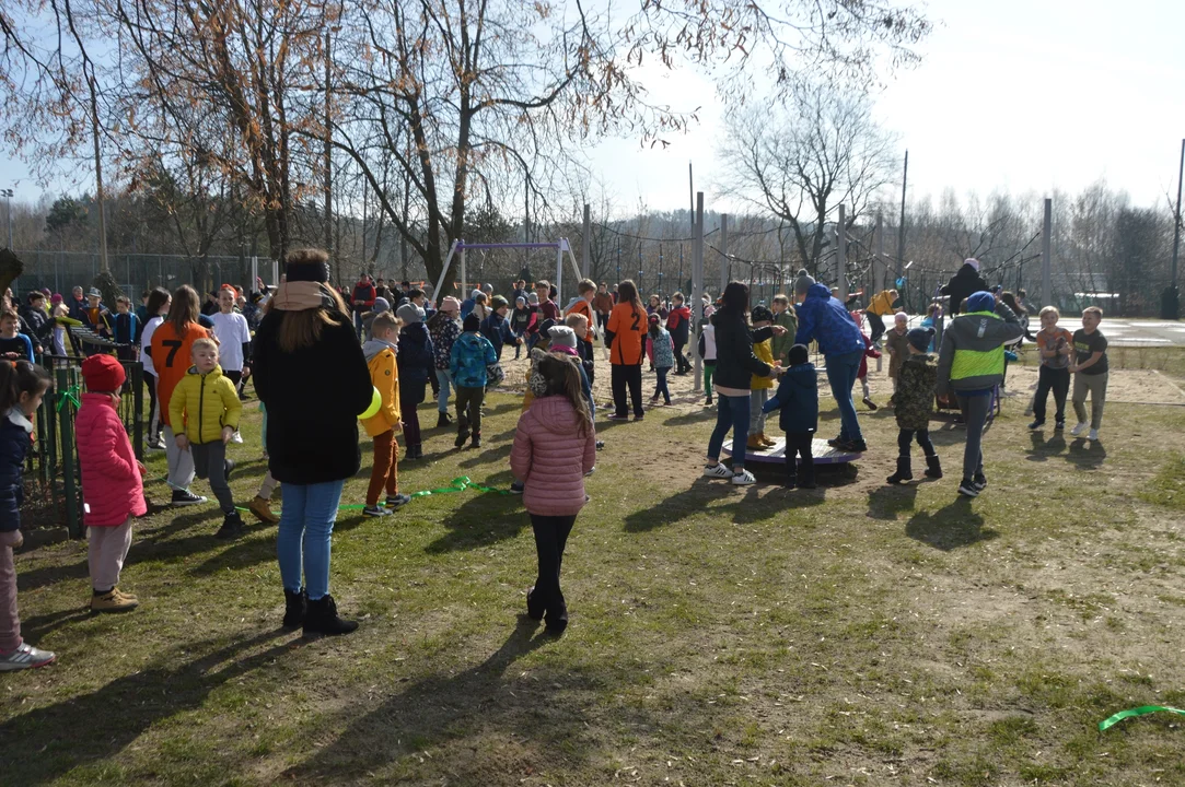 Otwarcie ogrodu sensorycznego i plac zabaw w SP nr 4 im. Mikołaja Kopernika w Puławach