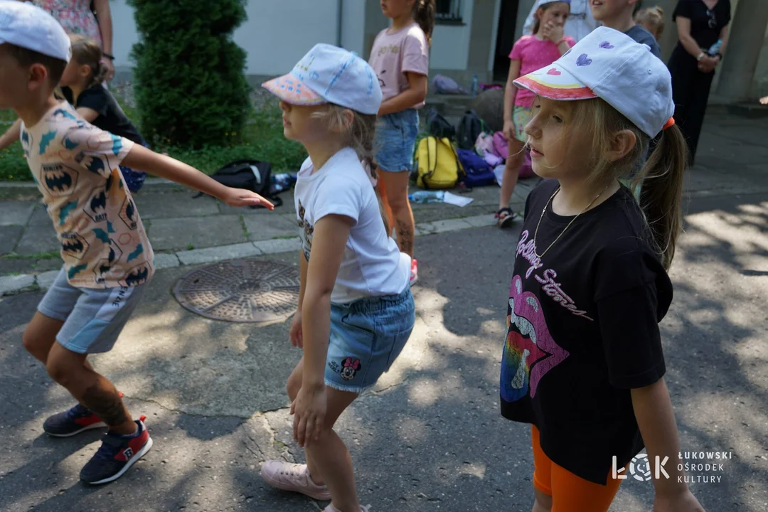 Wakacje z ŁOK. Dzień piąty. Dzieci odwiedziły stolicę