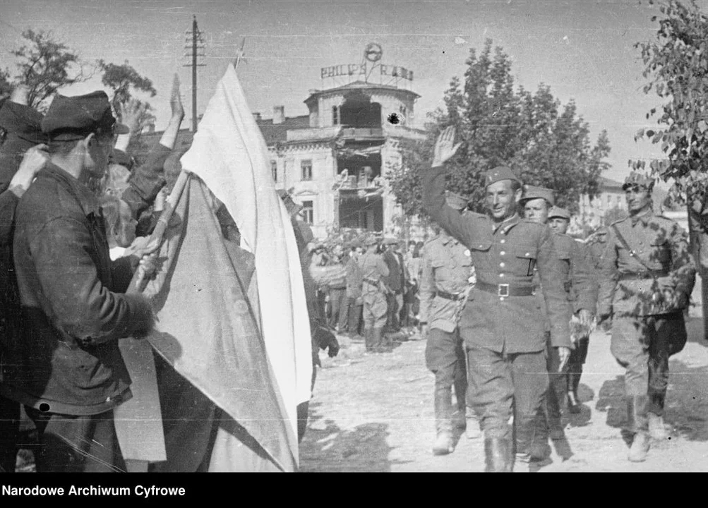 Czołgi strzelające na ulicach Lublina i akowcy u boku czerwonoarmistów. Jak przebiegała bitwa o stolicę Lubelszczyzny w 1944 roku? [zdjęcia] - Zdjęcie główne