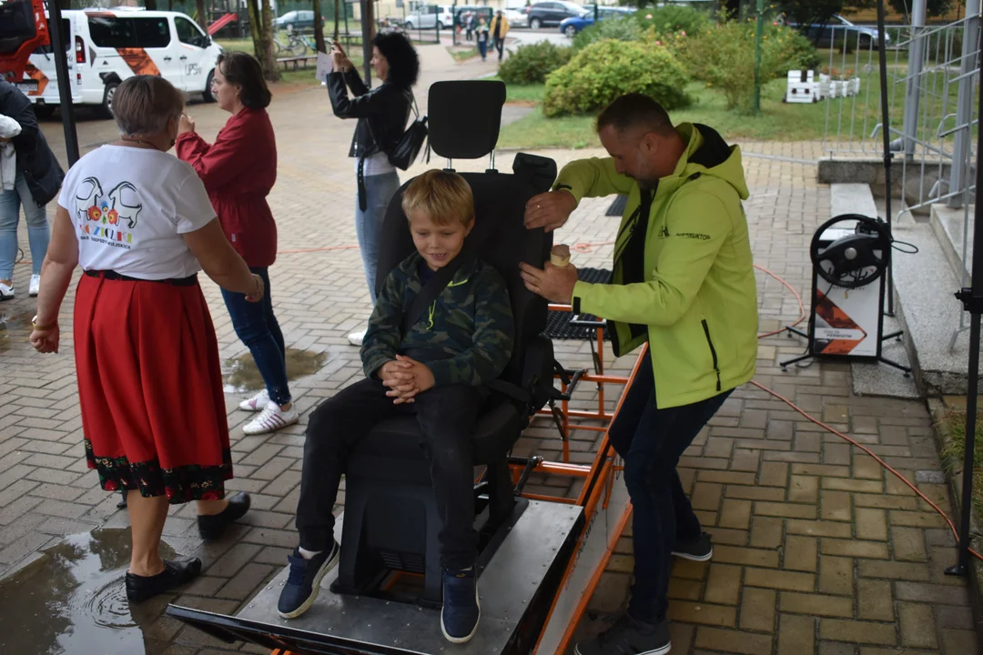 Zabawa i edukacja w jednym - tak wyglądał piknik "Bezpiecznie z Koziołkami" w Baranowie. ZOBACZ ZDJĘCIA