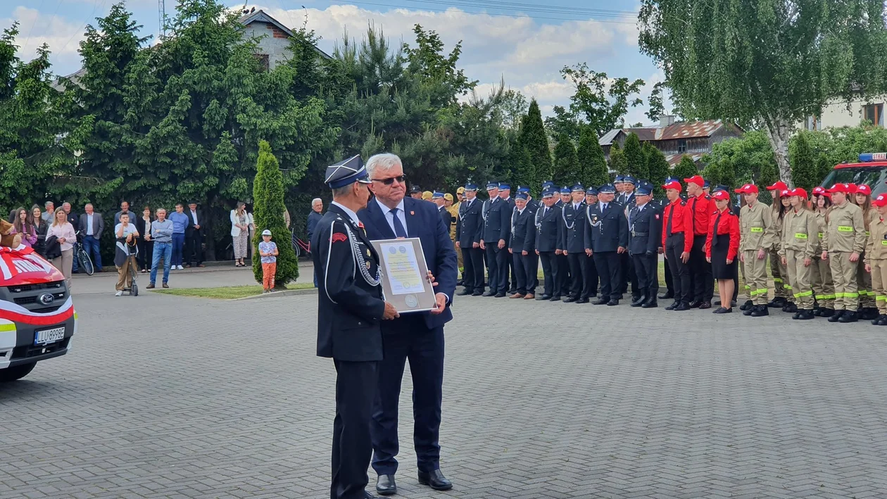 Poświęcenie figury i nowego wozu w OSP Tuchowicz