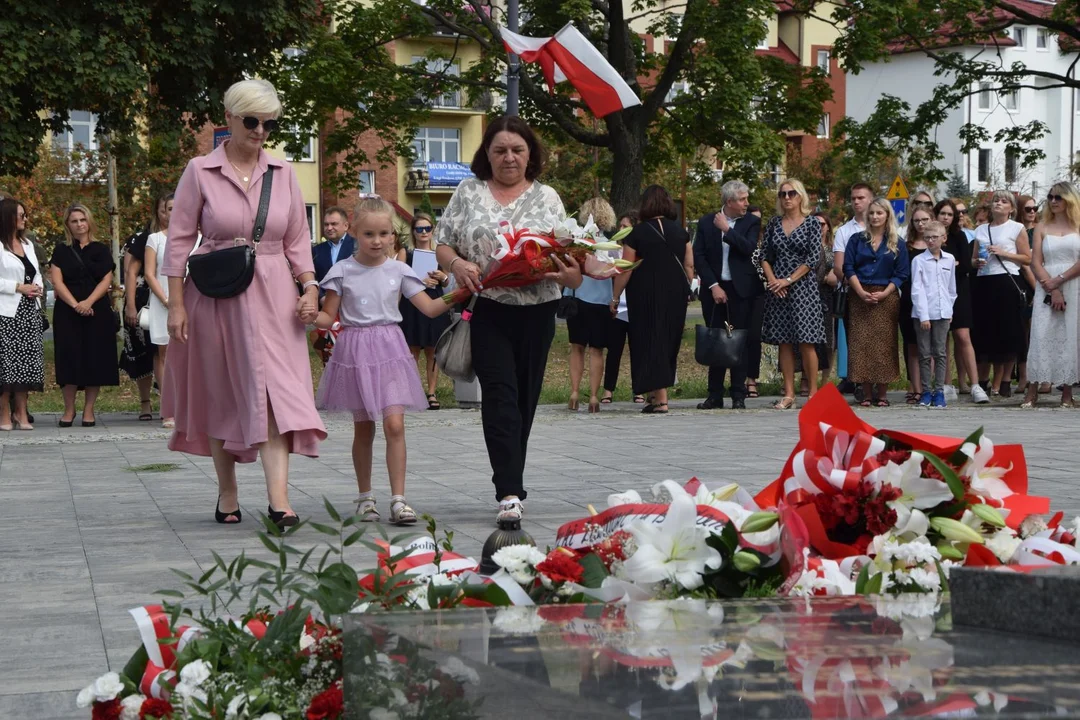 Łęcznianie oddali hołd bohaterom II wojny światowej (WIDEO, ZDJĘCIA) - Zdjęcie główne