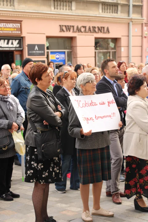 "Ani jednej więcej". Protest w Lublinie po śmierci ciężarnej Doroty