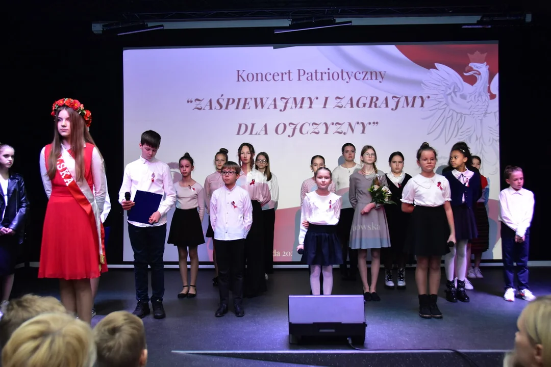 Przeżyjmy to jeszcze raz: Koncert Patriotyczny w Woli Gułowskiej [ZDJĘCIA] - Zdjęcie główne