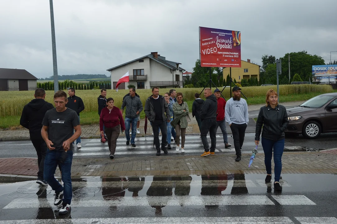 Protest producentów malin w Opolu Lubelskim. Dzień drugi