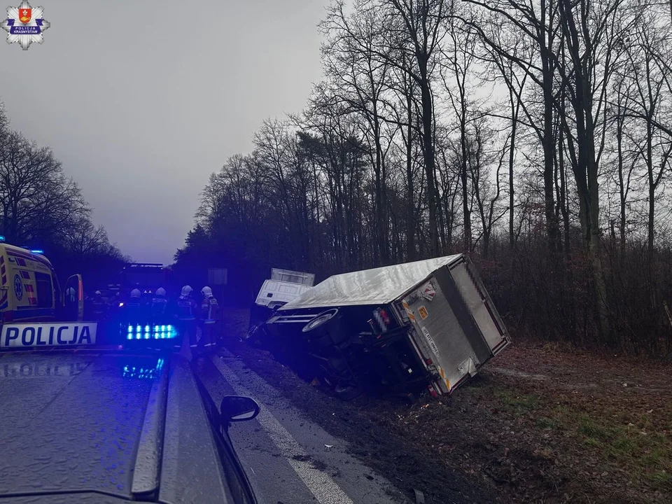 Lubelskie: Czołówka osobówki i ciężarówki na krajowej 17-stce. 2 osoby w ciężkim stanie