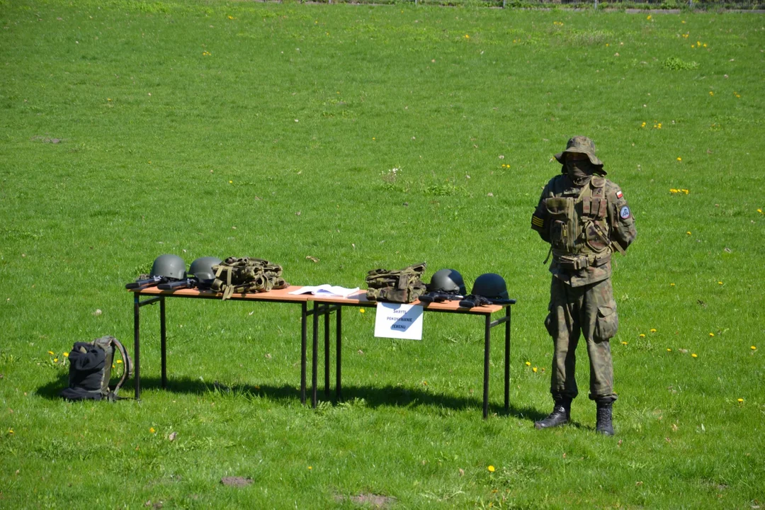 Dzień otwarty w Zespole Szkół w Radoryżu Smolanym (ZDJĘCIA) Goście mogli poćwiczyć strzelanie i musztrę