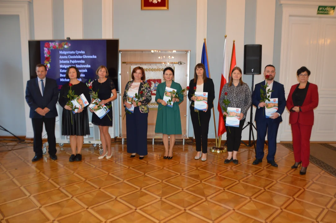 Nagrody i awanse na Dzień Nauczyciel w Starostwie Powiatowym w Puławach