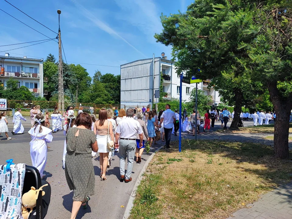 Procesja Bożego Ciała w parafii Podwyższenia Krzyża Świętego w Łukowie