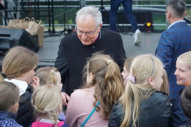 Poniatowa: Śpiewający i tańczący biskup gwiazdą Festiwalu (ZDJĘCIA, VIDEO) - Zdjęcie główne