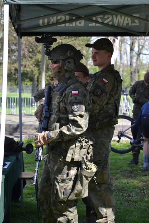 Dzień otwarty w Zespole Szkół w Radoryżu Smolanym (ZDJĘCIA) Goście mogli poćwiczyć strzelanie i musztrę