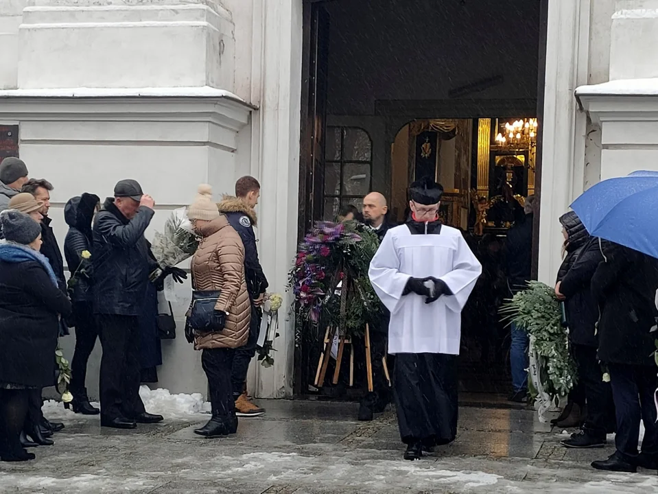 Tłumy pożegnały zamordowaną komornik z Łukowa.  Dziś w Adamowie odbył  się pogrzeb śp. Ewy Kochańskiej