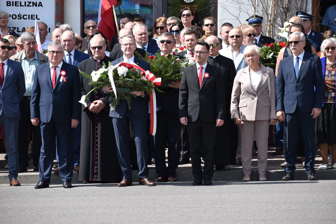 3 maja w Międzyrzecu delegacje złożyły kwiaty (ZDJĘCIA) - Zdjęcie główne