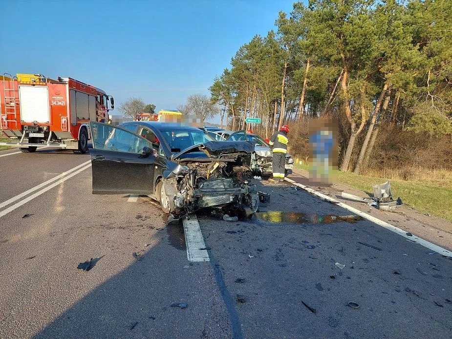 Gmina Międzyrzec Podlaski: Volvo zderzyło się z Seatem. Jeden z kierowców odjechał z miejsca wypadku