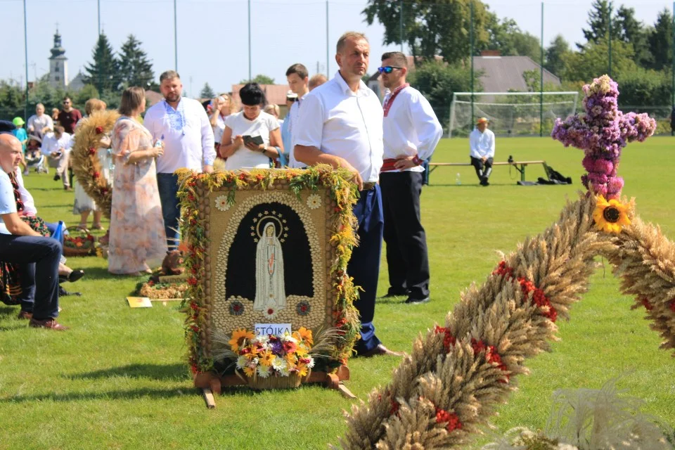 Tak prezentują się wieńce dożynkowe w Czemiernikach (ZDJĘCIA) - Zdjęcie główne